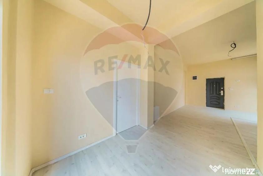 Apartament cu 2 camere semidecomandat în Intim