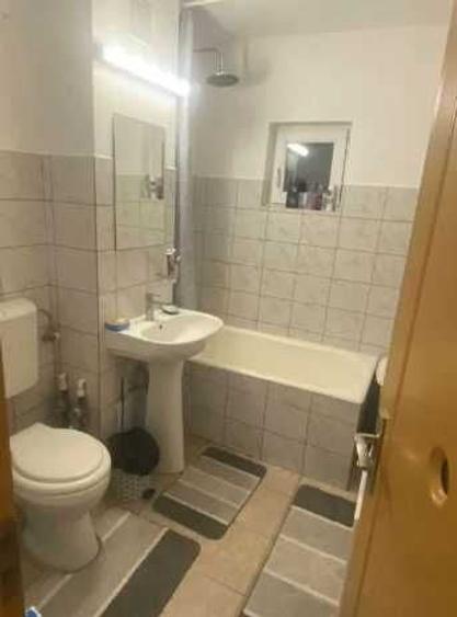 Apartament cu 2 camere decomandat în Rovine