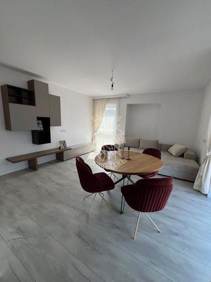 Apartament cu 2 camere semidecomandat, mobilat în Calea Moldovei