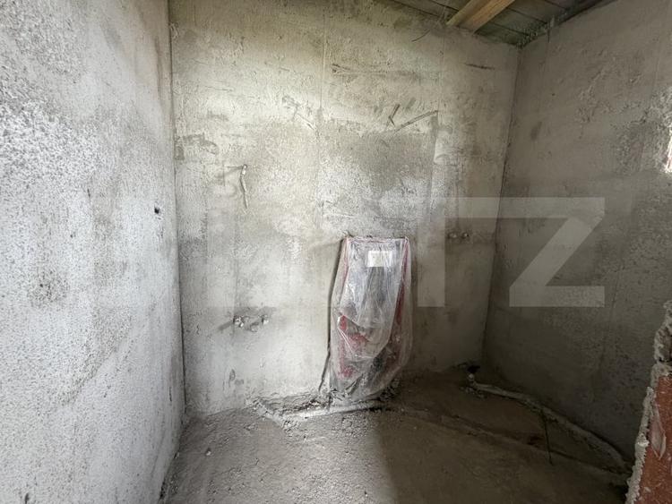 Casă individuală cu 4 camere cu Canalizare în Sud