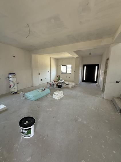 Casă cu 4 camere decomandat în Agigea