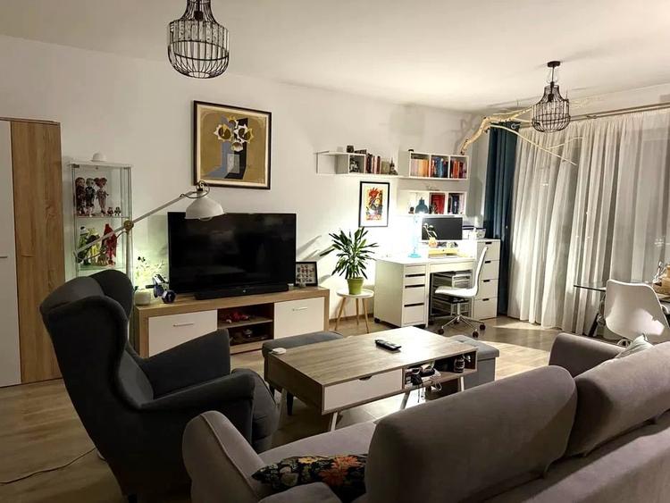 Apartament cu 2 camere semidecomandat, mobilat în Iris