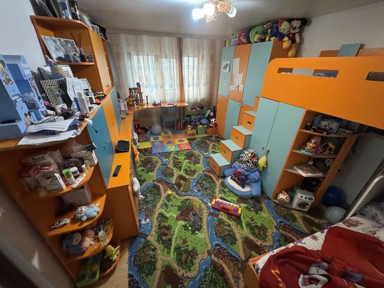 Apartament cu 3 camere decomandat, mobilat în CET