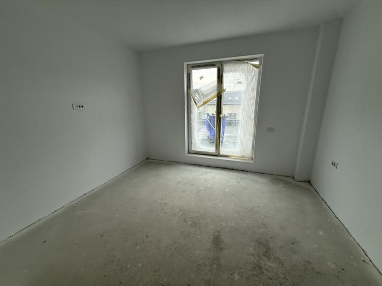 Apartament cu 4 camere decomandat în Theodor Pallady