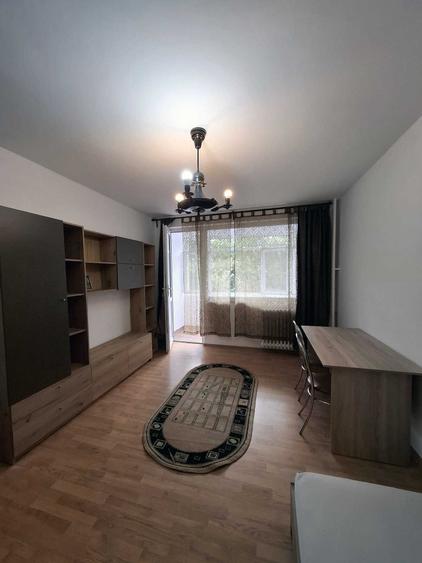 Apartament cu 2 camere decomandat în Teiul Doamnei