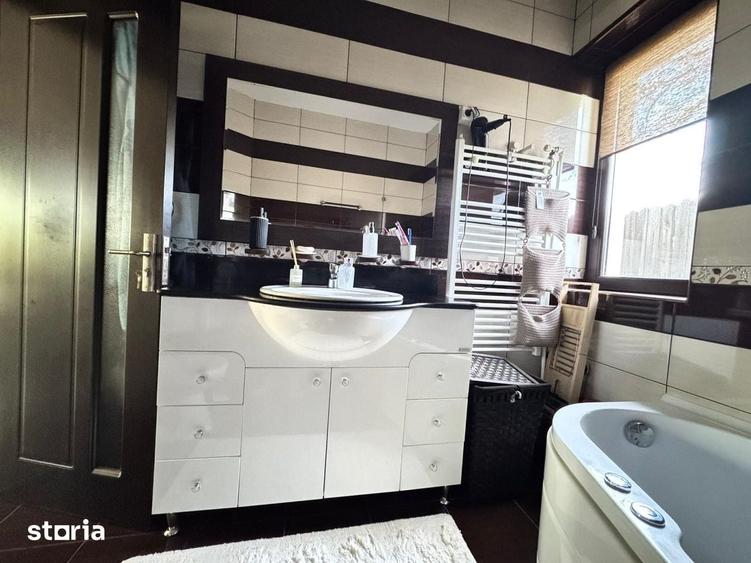 Casă cu 5 camere cu Teren 395 Mp în Central
