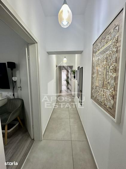 Apartament cu 3 camere decomandat în Girocului