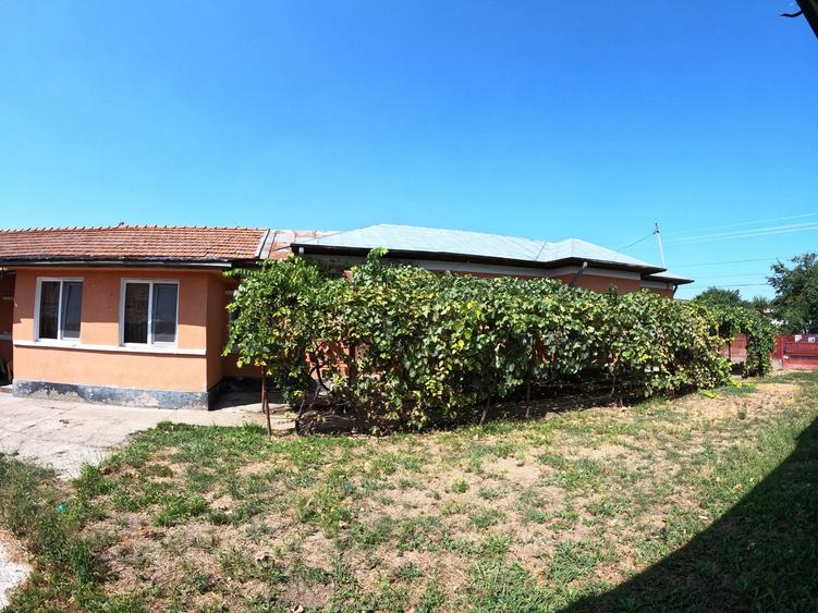 Casă individuală cu 6 camere cu Garaj în Slobozia