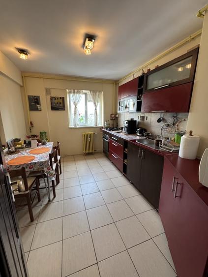 Apartament cu 2 camere decomandat, mobilat în Malu Roșu