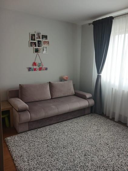 Apartament cu 3 camere decomandat în Olteni