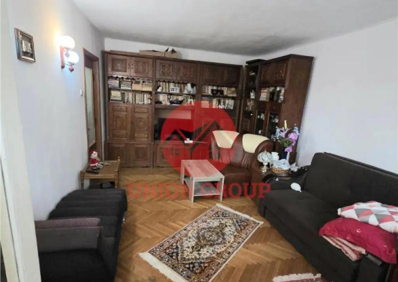 Apartament cu 3 camere decomandat în Casa de Cultură