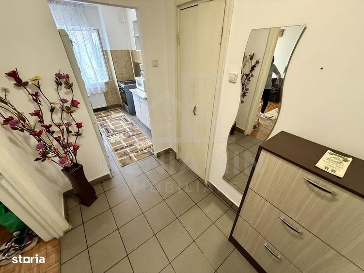 Apartament cu 2 camere semidecomandat în Craiovița Nouă