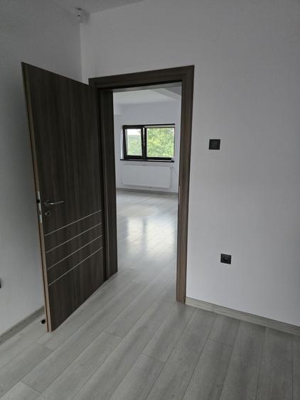 Casă cu 4 camere cu Teren 200 Mp în Albești