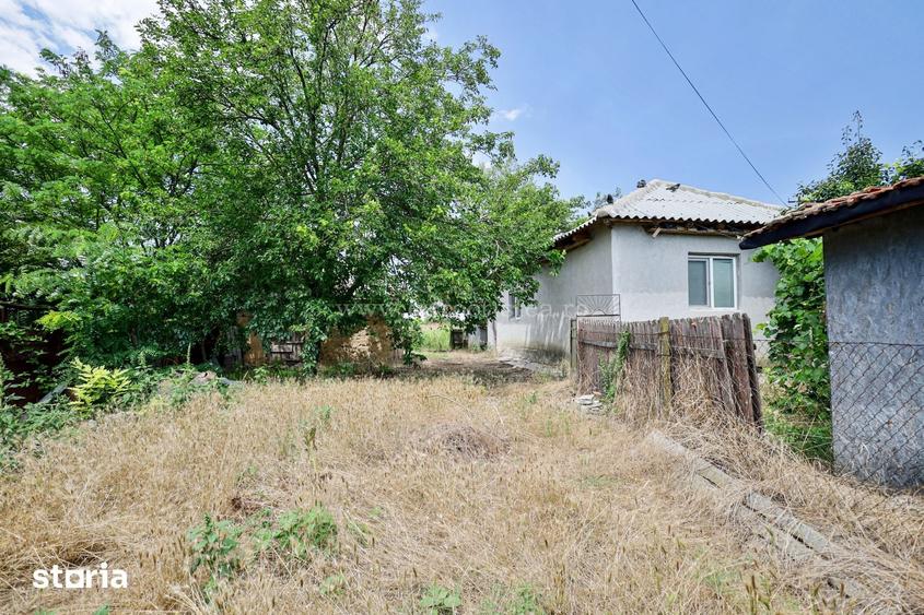 Casă cu 4 camere cu Teren 1531 Mp în Pecineaga