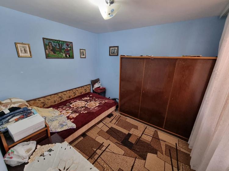 Apartament cu 3 camere semidecomandat, mobilat în Km 4-5
