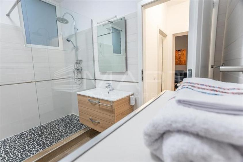 Apartament cu 3 camere, mobilat în Calea Dumbrăvii