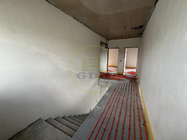 Casă individuală cu 5 camere cu Canalizare în Preajba
