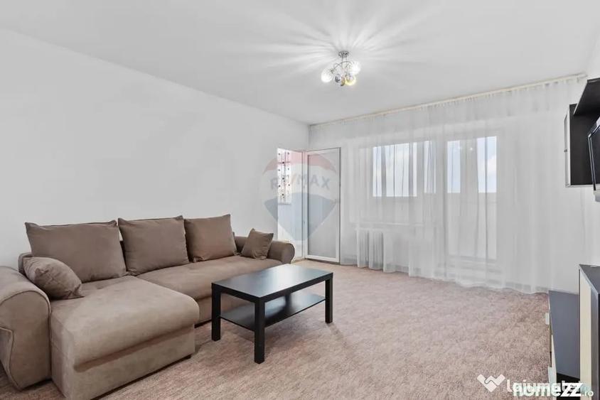 Apartament cu 3 camere semidecomandat în Polivalentă