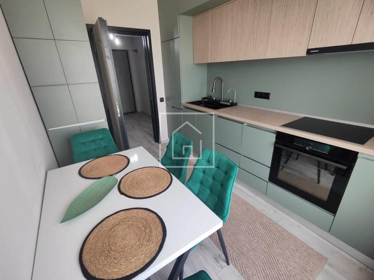 Apartament cu 3 camere semidecomandat, mobilat în Periferie