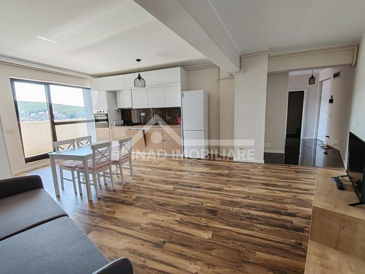 Apartament cu 3 camere semidecomandat, mobilat în Zorilor — fotografia 1