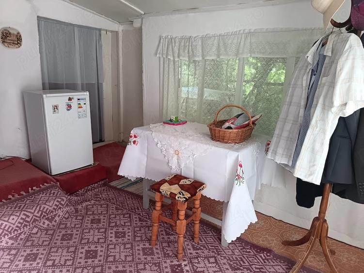 Casă cu 4 camere cu Teren 1500 Mp în Brătulești