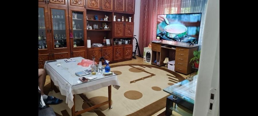 Apartament cu 3 camere decomandat în Vitan