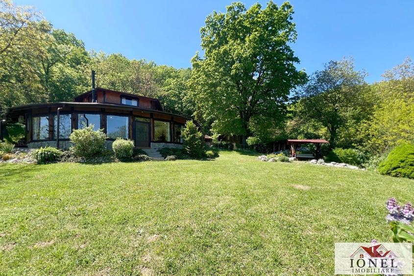Casă individuală cu 5 camere cu Teren 8633 Mp în Aiud