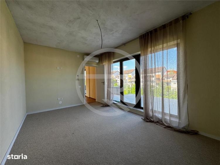 Apartament cu 3 camere semidecomandat în Borhanci