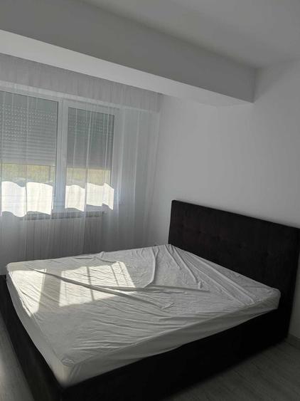 Apartament cu 2 camere semidecomandat, mobilat în Exterior Vest