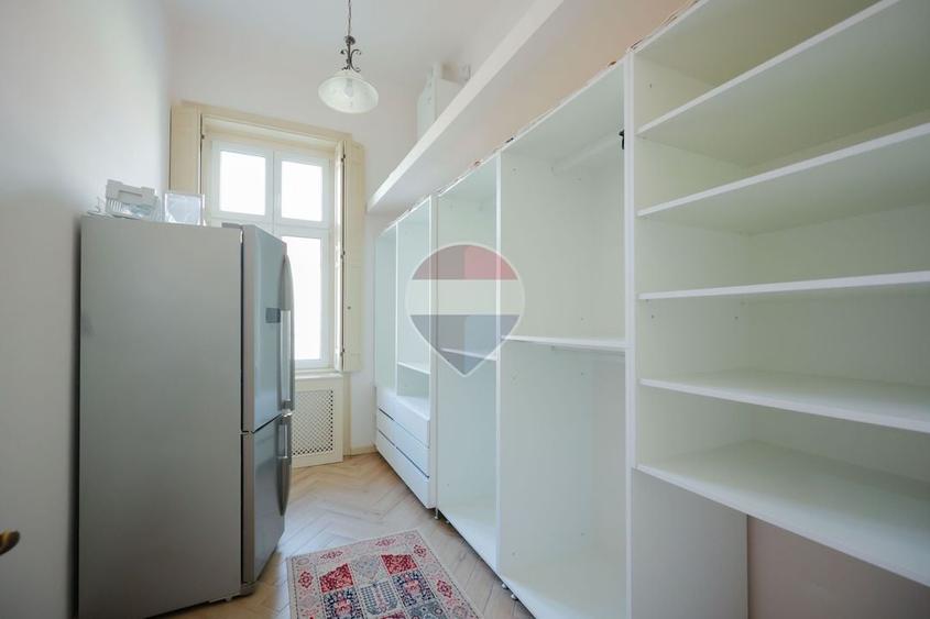 Apartament cu 4 camere semidecomandat, mobilat în Ultracentral