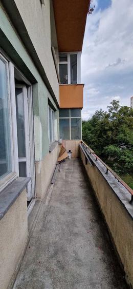 Apartament cu 3 camere semidecomandat în Astra