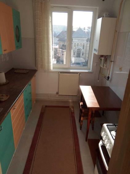 Apartament cu 3 camere semidecomandat în Ultracentral