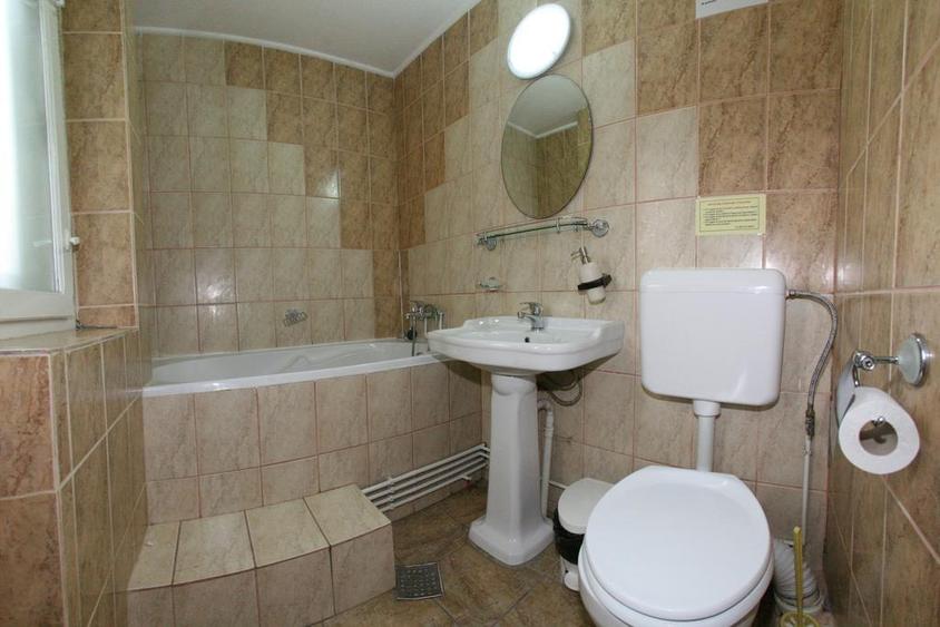 Casă individuală cu 5 camere în Clăbucet