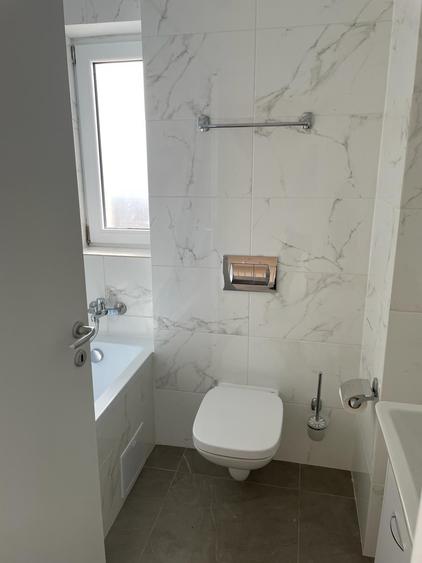 Apartament cu 3 camere decomandat în Lacul Tei
