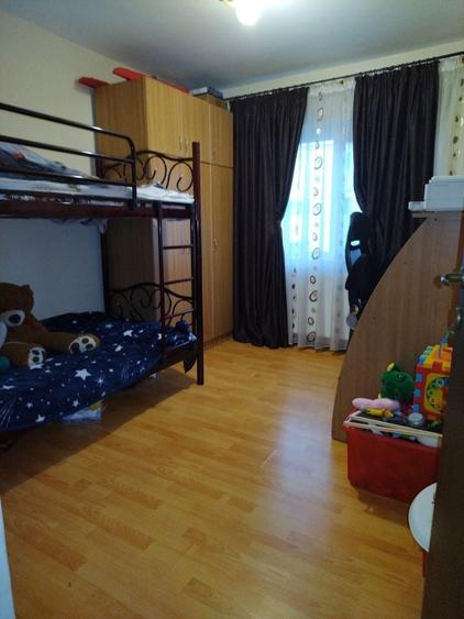 Apartament cu 3 camere decomandat în Tomești