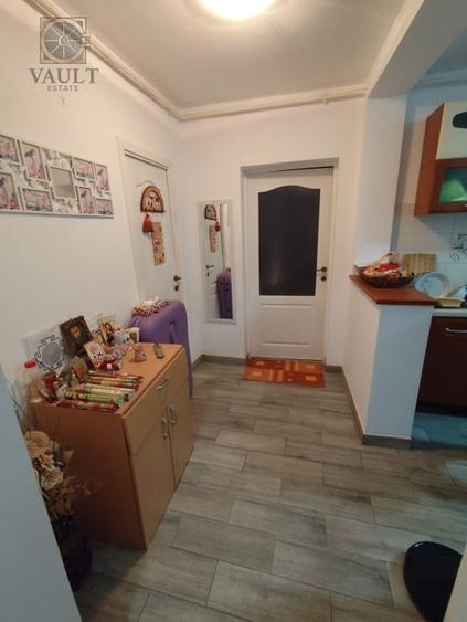 Apartament cu 4 camere semidecomandat, mobilat în Rahova
