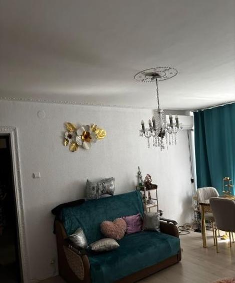 Apartament cu 3 camere semidecomandat în Gorjului