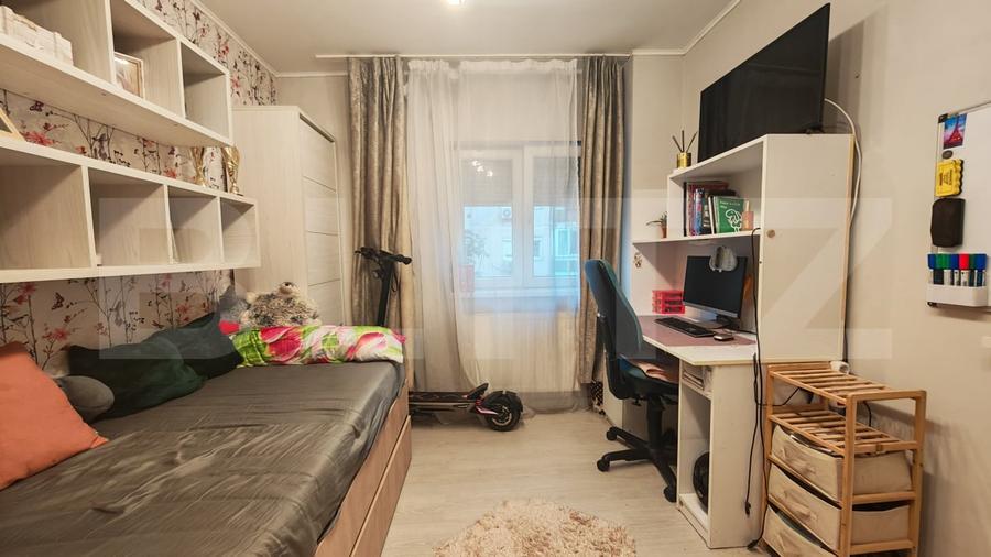 Apartament cu 3 camere semidecomandat, mobilat în Rogerius