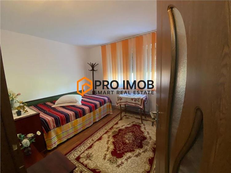 Apartament cu 2 camere semidecomandat, mobilat în Berca