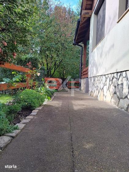 Casă cu 4 camere în Breazu