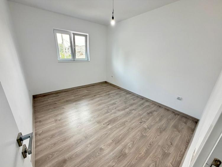 Duplex cu 3 camere cu Canalizare în Apărătorii Patriei