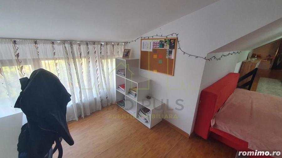 Apartament cu 4 camere semidecomandat în Girocului