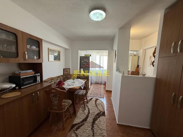 Apartament spațios de vânzare – Zona Școala 16 - 5