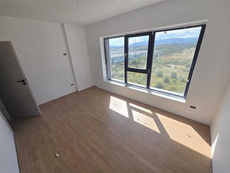 Apartament cu 3 camere decomandat în Exterior Vest