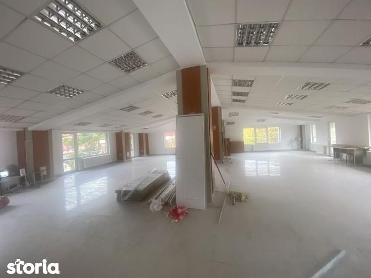 Spațiu comercial, de 250 mp, în Tractorul