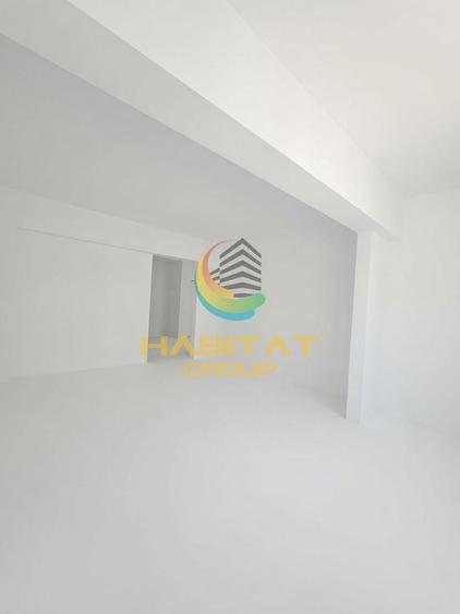 Apartament cu 3 camere semidecomandat în Central — fotografia 3