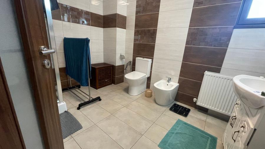 Casă individuală cu 4 camere cu Canalizare în Mehala