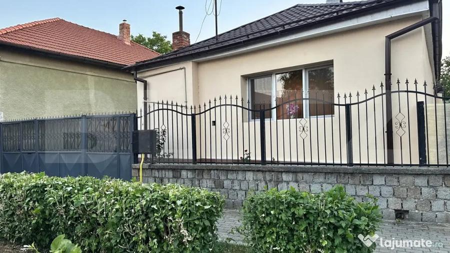 Casă cu 3 camere cu Teren 200 Mp în Central