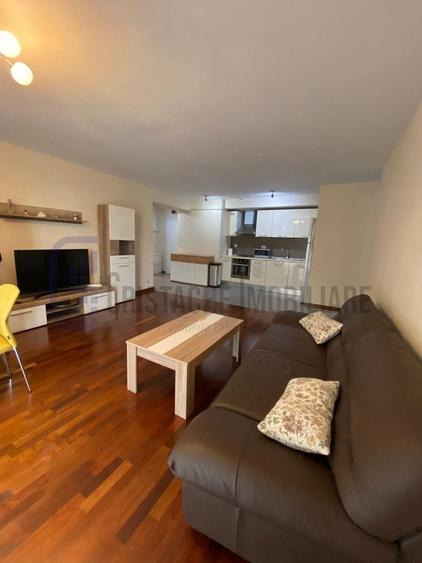 Apartament cu 3 camere semidecomandat, mobilat în Dristor