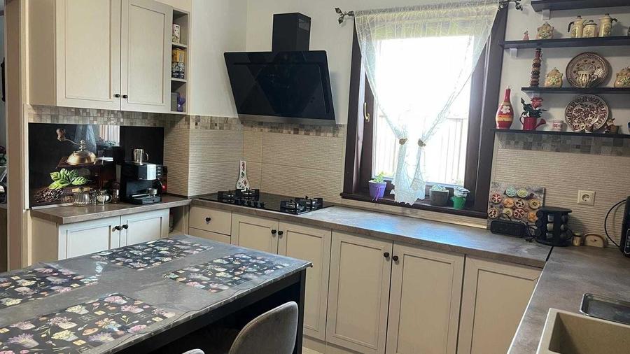 Casă cu 4 camere în Stupini